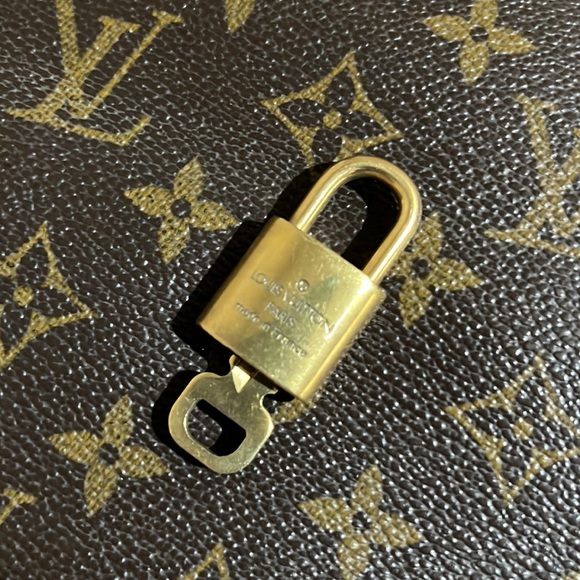 Authentic LV Lock & Key #314 🔐 - Picture 4 of 4